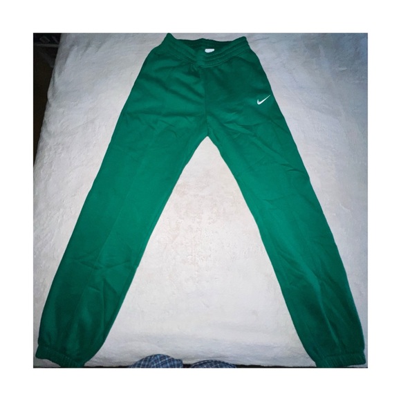 💚💚🟢🟢Nike Green Sweatpants 💚💚🟢🟢 - Picture 1 of 4